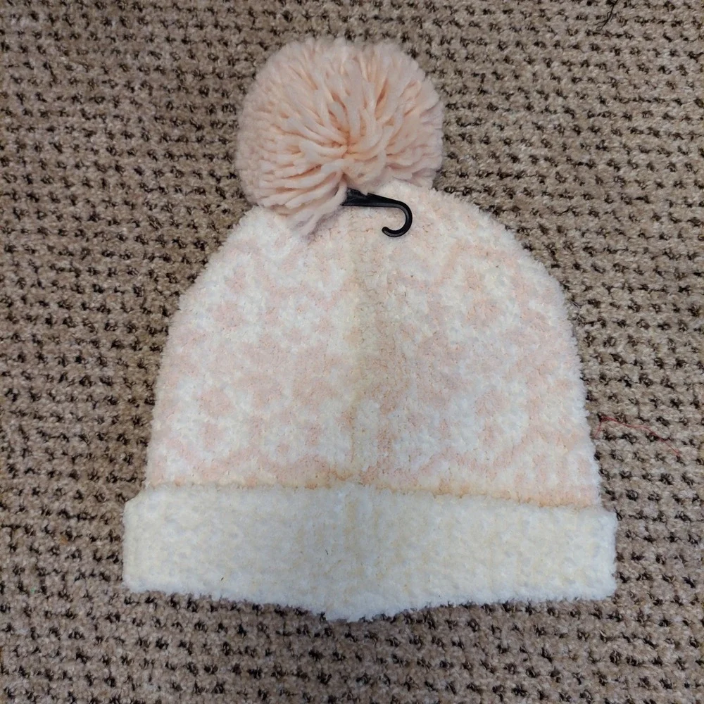 Vince Camuto Womens‎ Fuzzy Knit Beanie Pom Pom Fair Isle O/S Coquette Soft GIrl